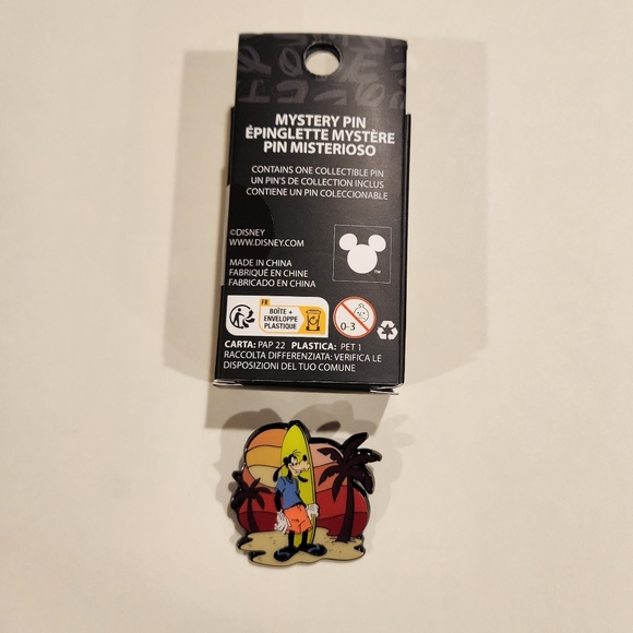 Loungefly Disney Mickey Mouse & Friends Goofy Sunset Beach Blind Box Pin Opened - Picture 9 of 11
